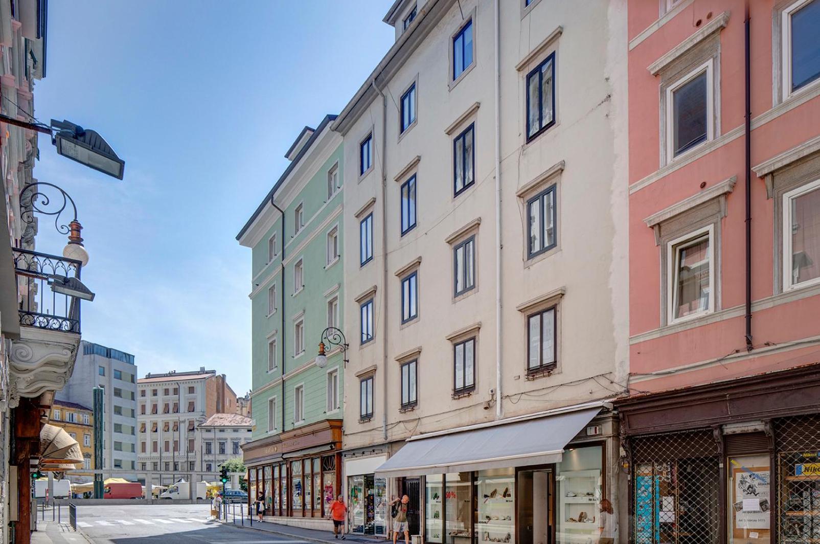 La Maison De Trieste Suite Garage Eksteriør billede